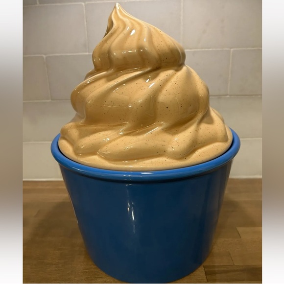 KITH TREATS for Chips Ahoy! Ice Cream Swirl Cookie Jar - Picture 2 of 4